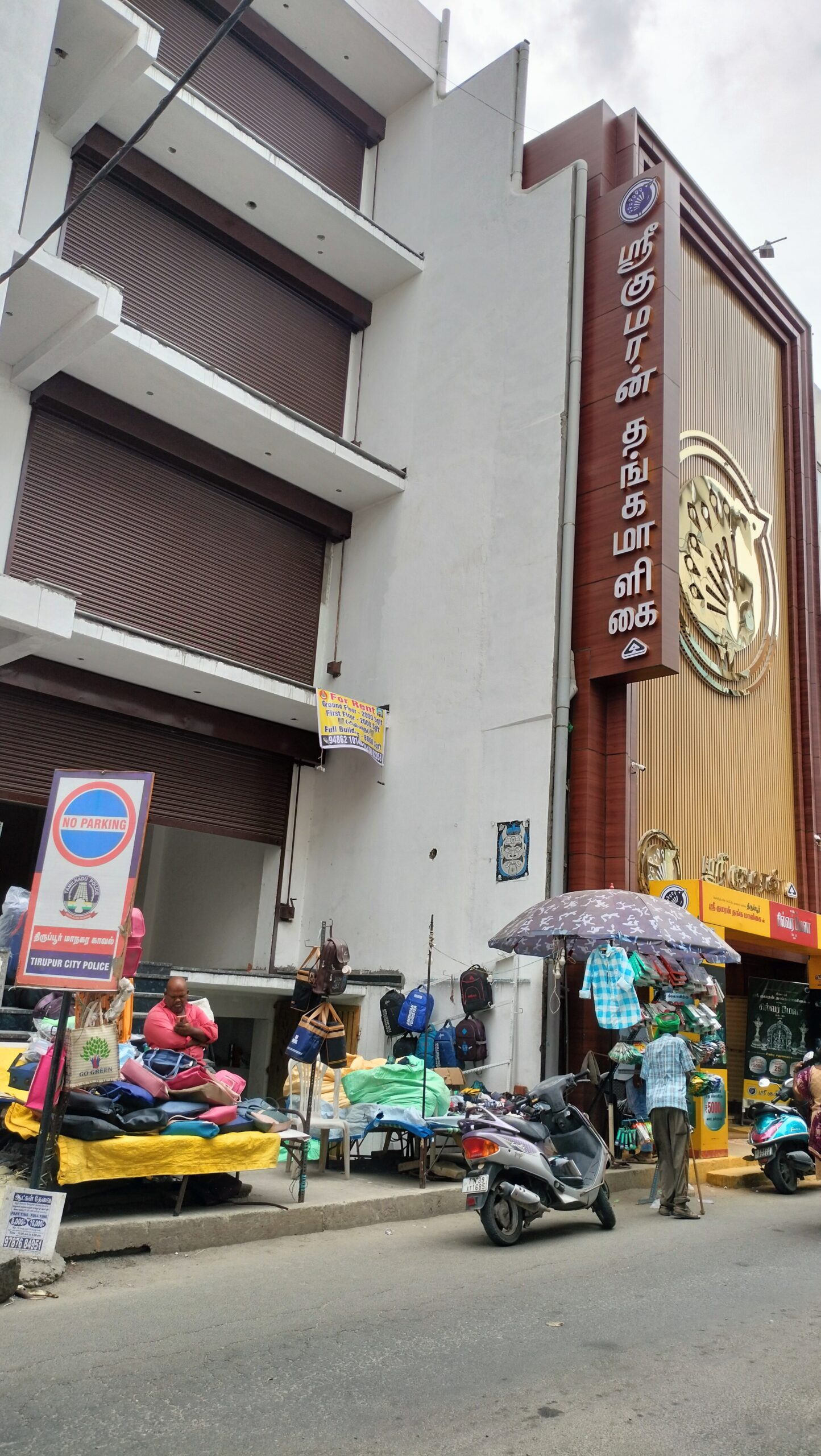 exterior view of shop for rent